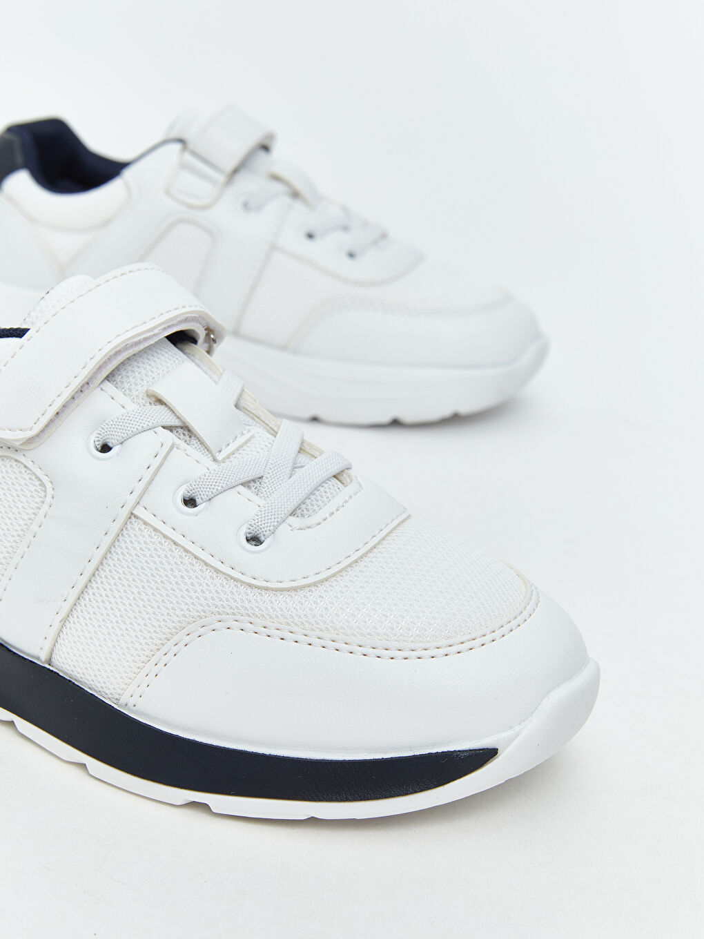 Beyaz Bağcık ve Cırt Cırtlı Erkek Çocuk Spor Ayakkabı-2