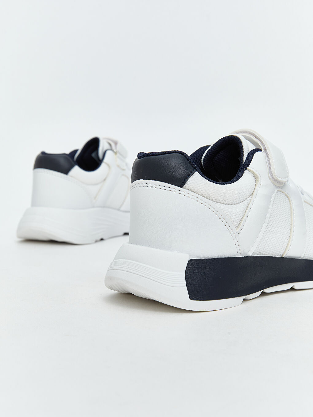 Beyaz Bağcık ve Cırt Cırtlı Erkek Çocuk Spor Ayakkabı-4