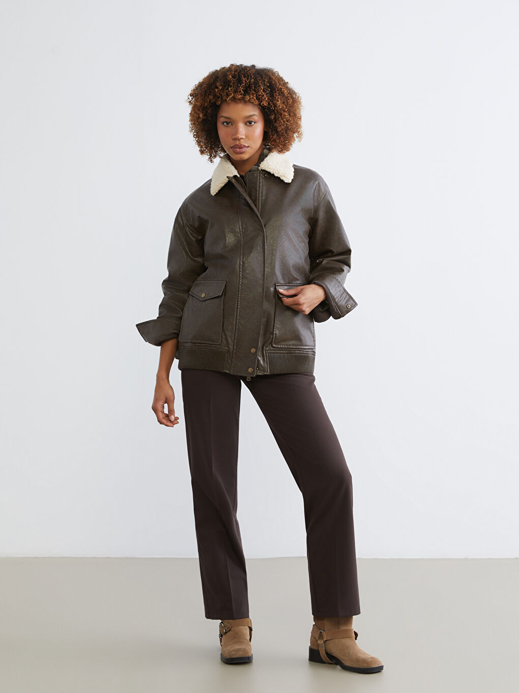 Manteau en simili cuir pour femmes avec col de chemise en peluche-1