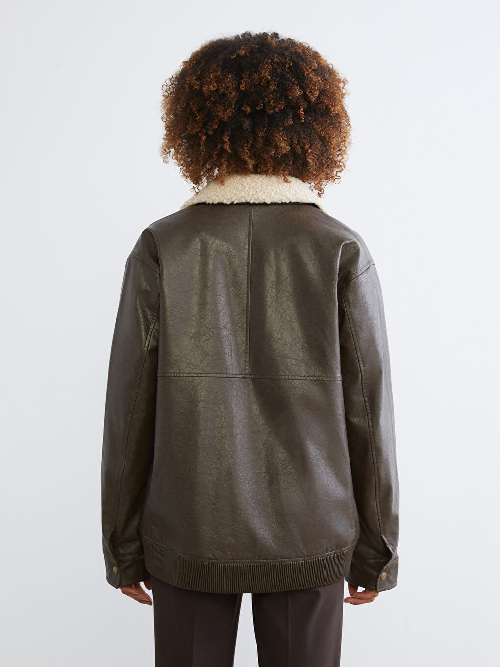 Manteau en simili cuir pour femmes avec col de chemise en peluche-4