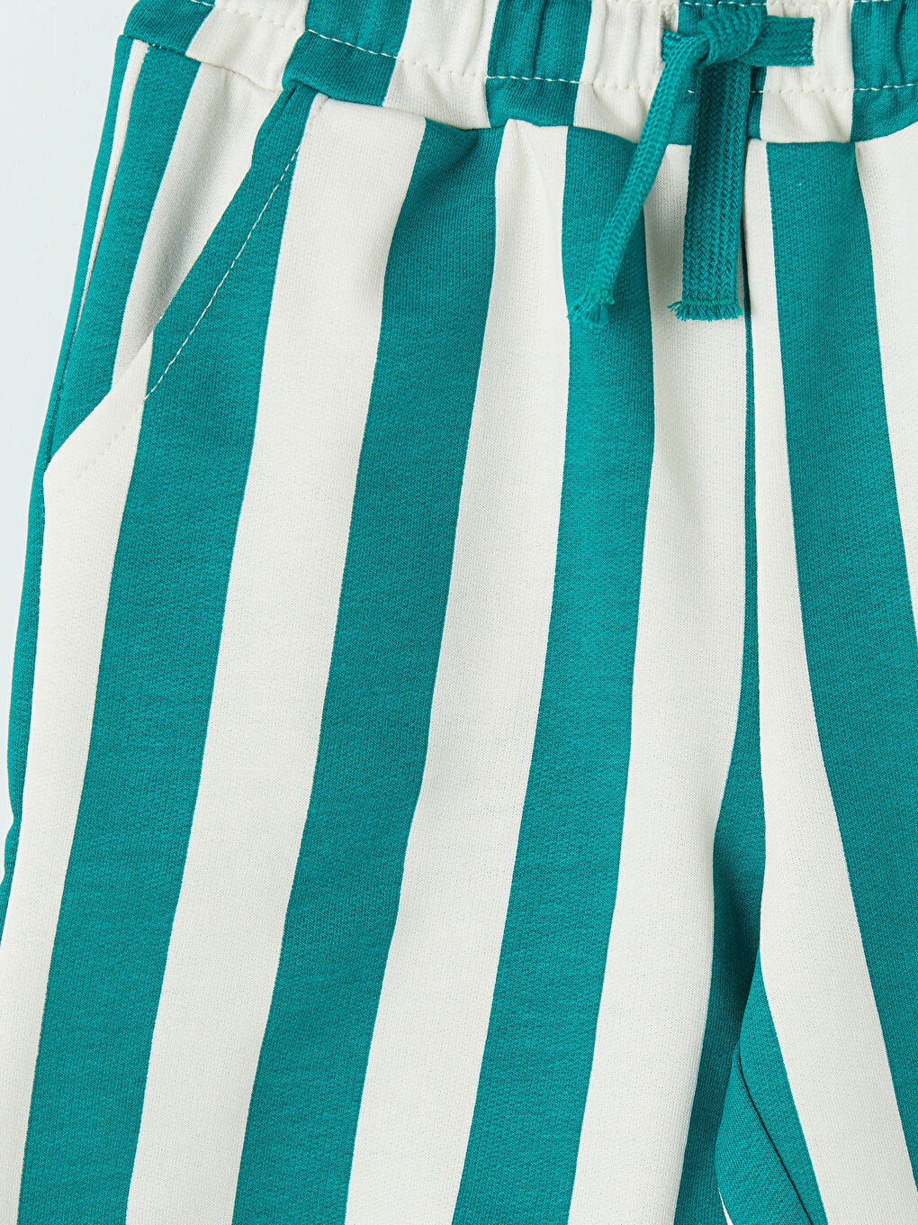 Yeşil Beli Lastikli Erkek Çocuk Şort-2