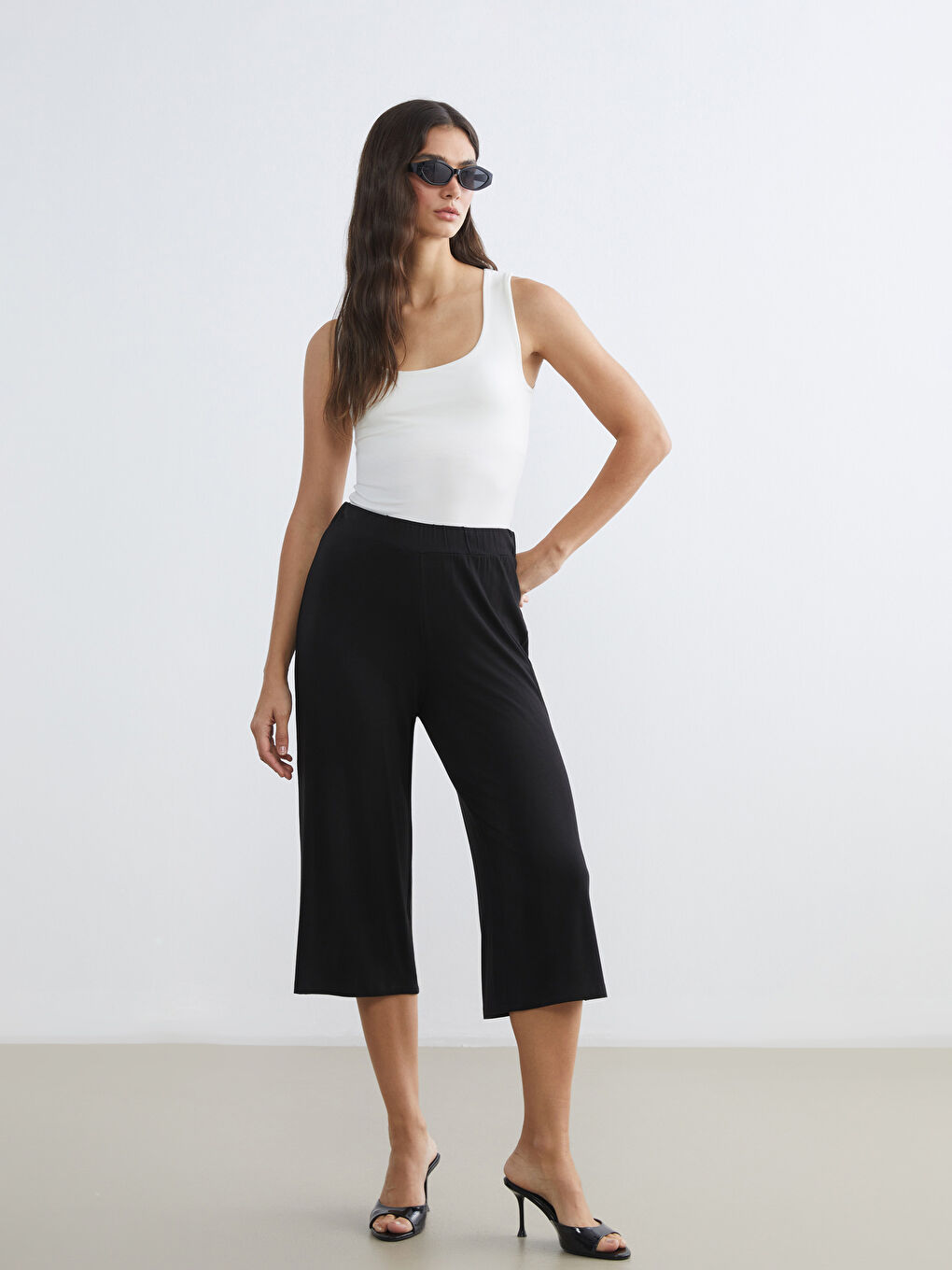 Siyah Beli Lastikli Kadın Kapri