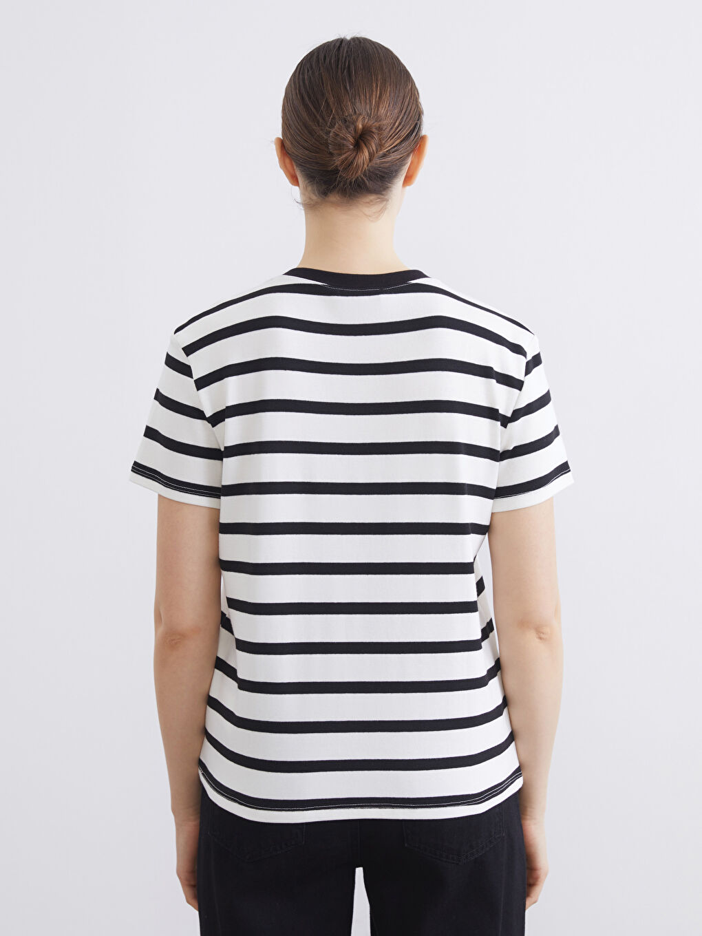 Siyah Bisiklet Yaka Çizgili Kadın Tişört-3