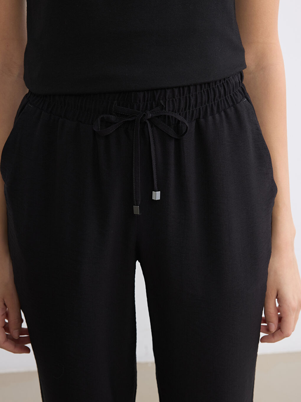 Siyah Beli Lastikli Havuç Kesim Kadın Pantolon-2