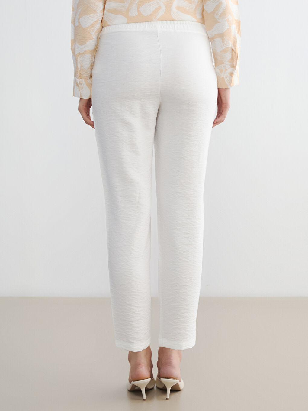 Ekru Beli Lastikli Havuç Kesim Kadın Pantolon-3