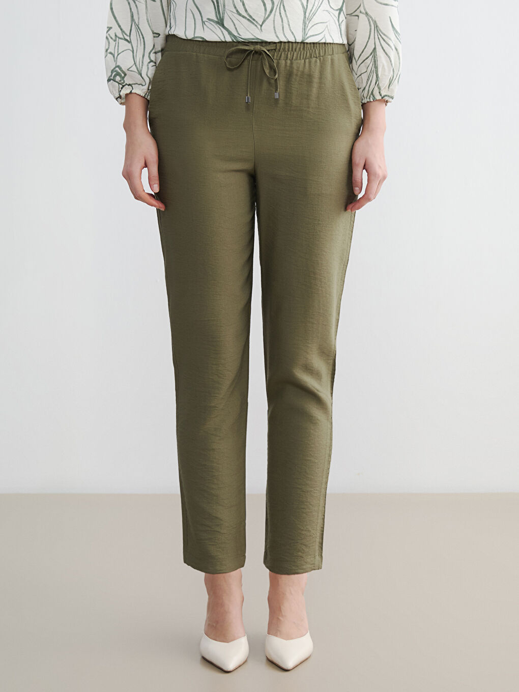 Haki Beli Lastikli Havuç Kesim Kadın Pantolon-1