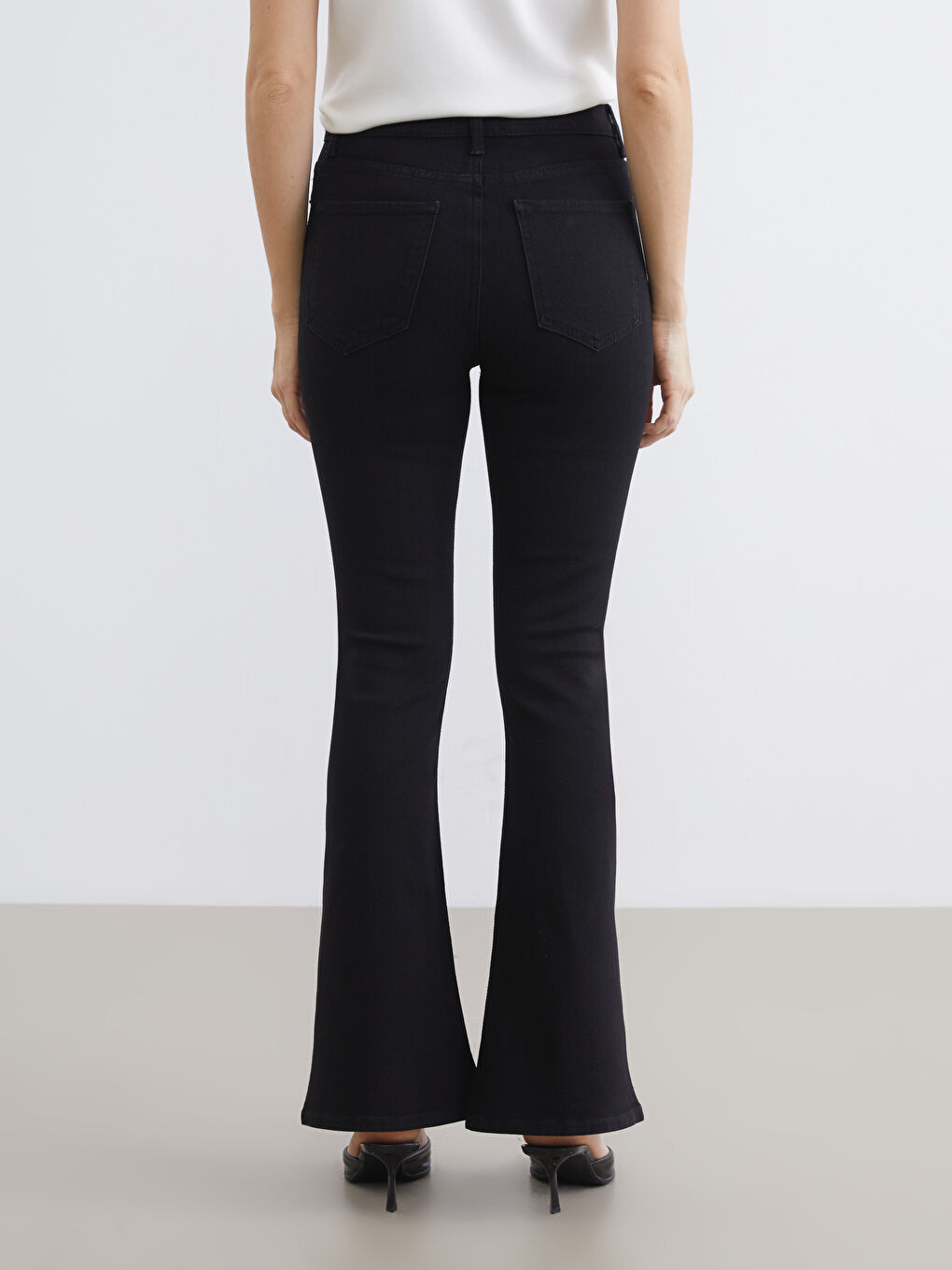 Siyah Flare Kadın Jean Pantolon-3