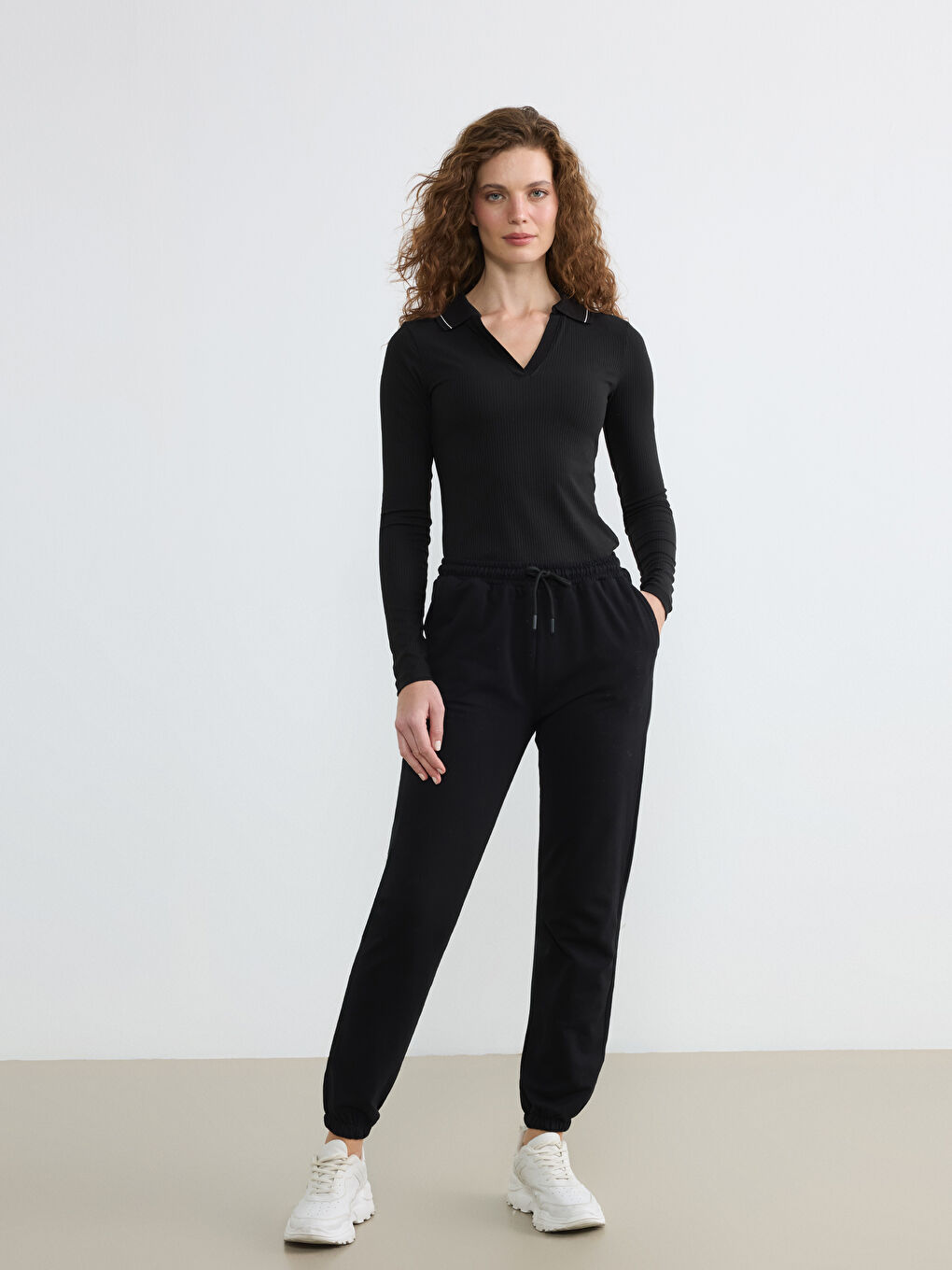 Women's Jogger Sweatpants with Elastic Waistband