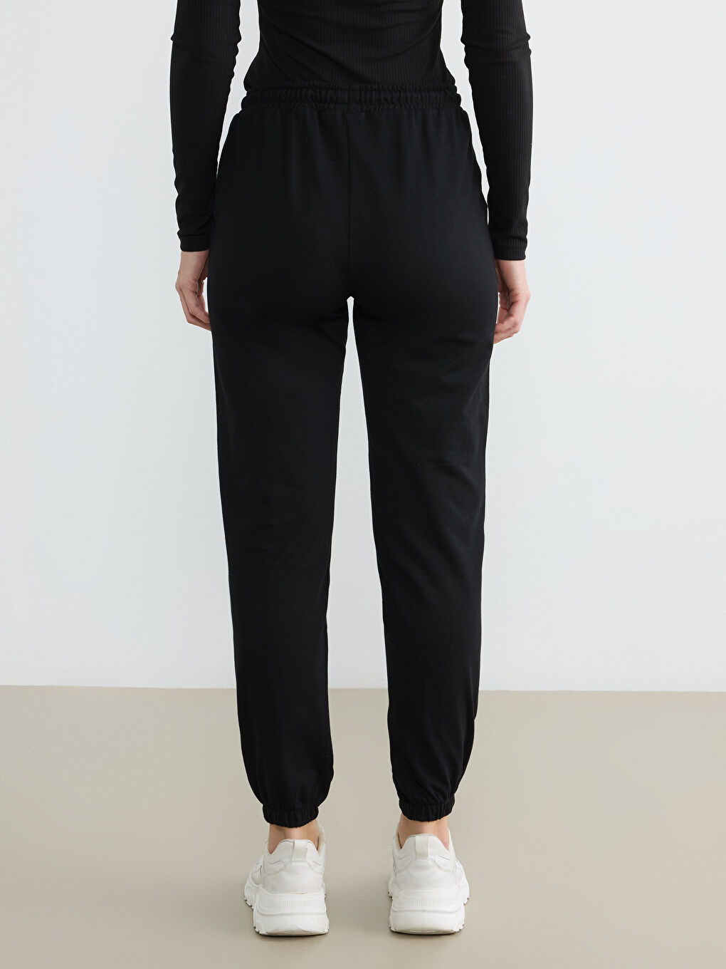 Women's Jogger Sweatpants with Elastic Waistband-3