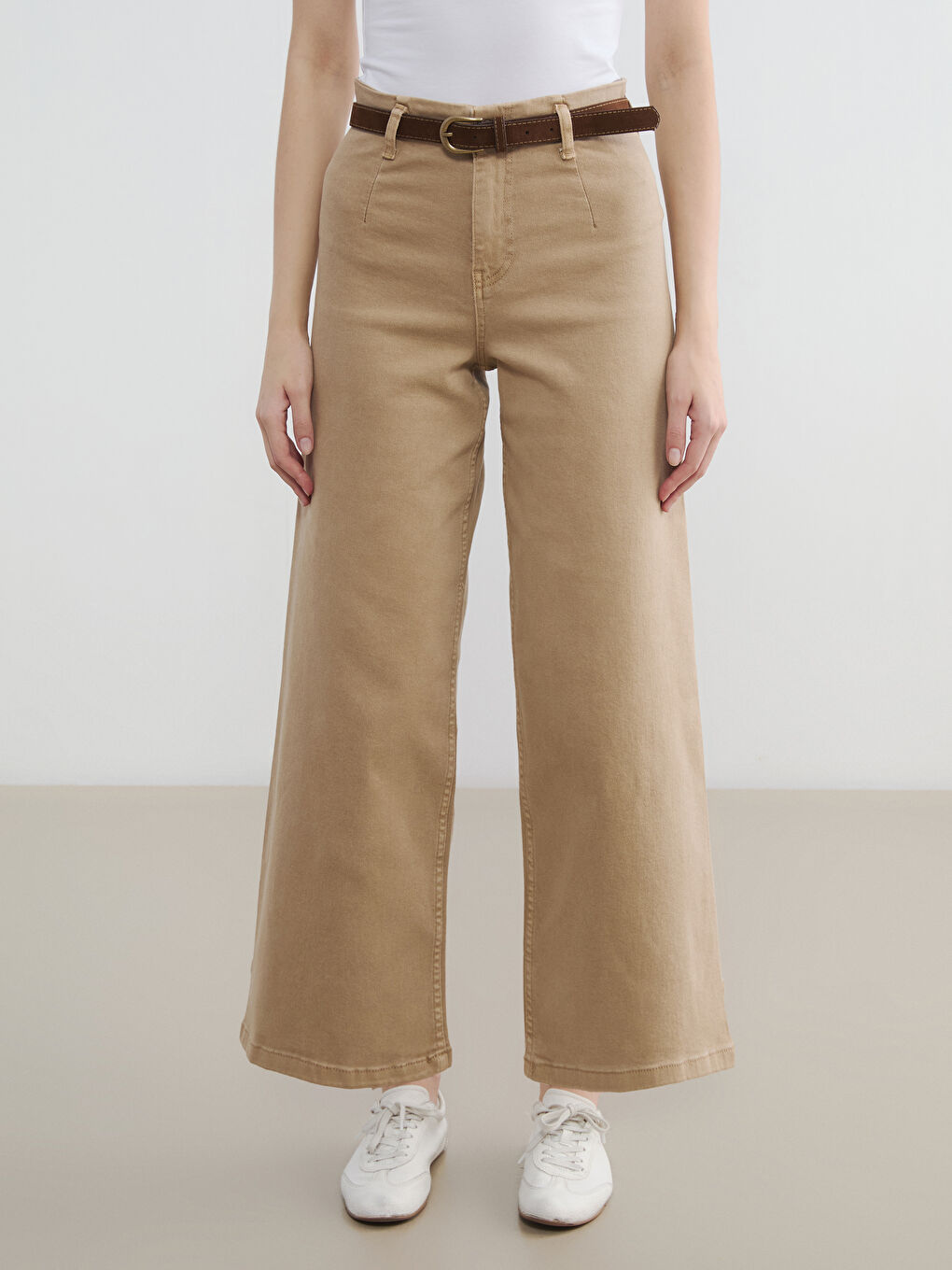 Bej Beli Kemerli Wideleg Kadın Jean Pantolon-1