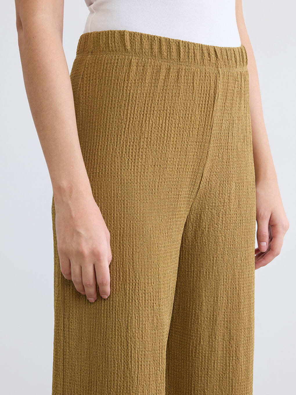 بنطلونات حريمي بملمس مميز وخصر مطاطي-2