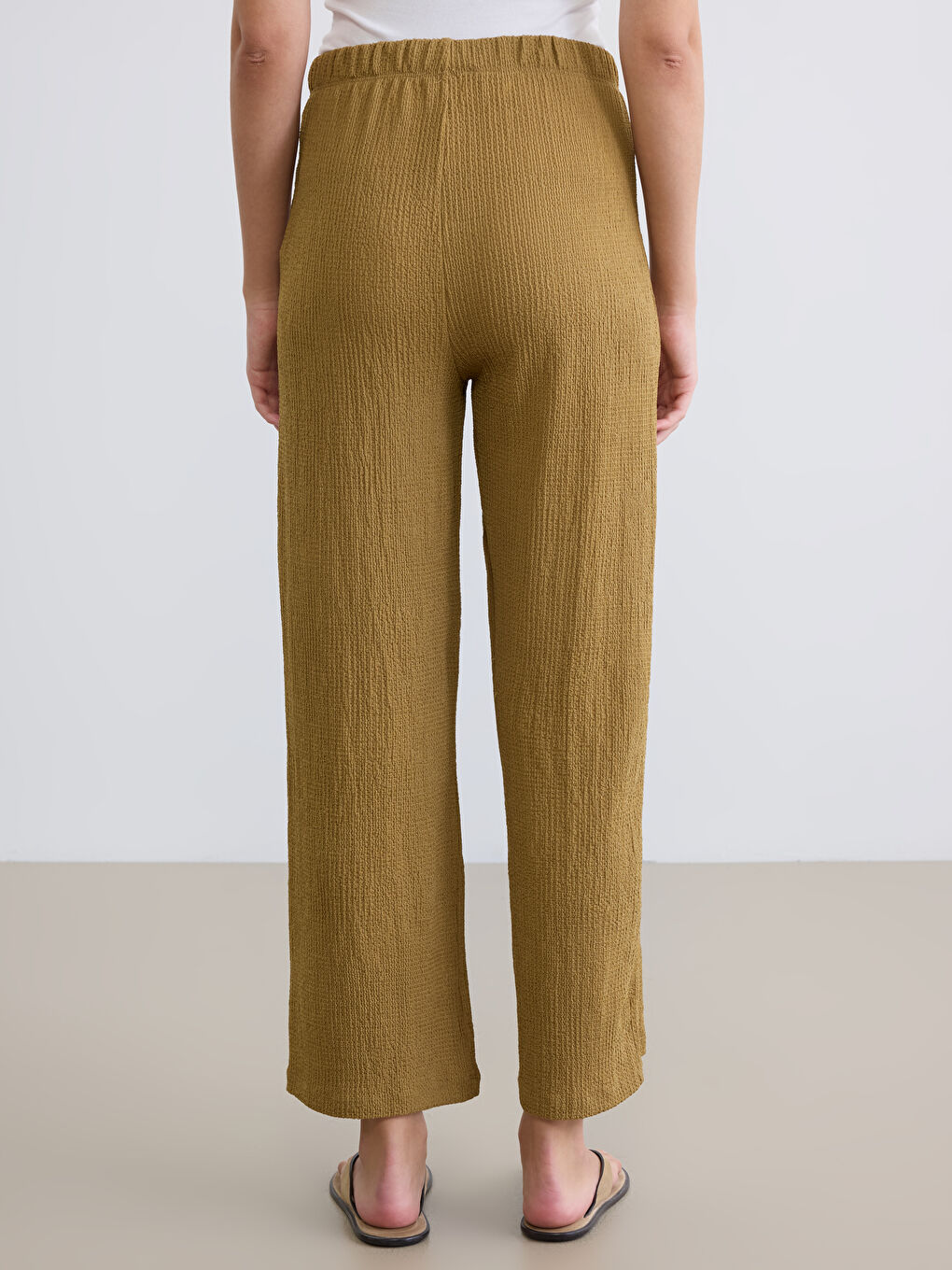 بنطلونات حريمي بملمس مميز وخصر مطاطي-3