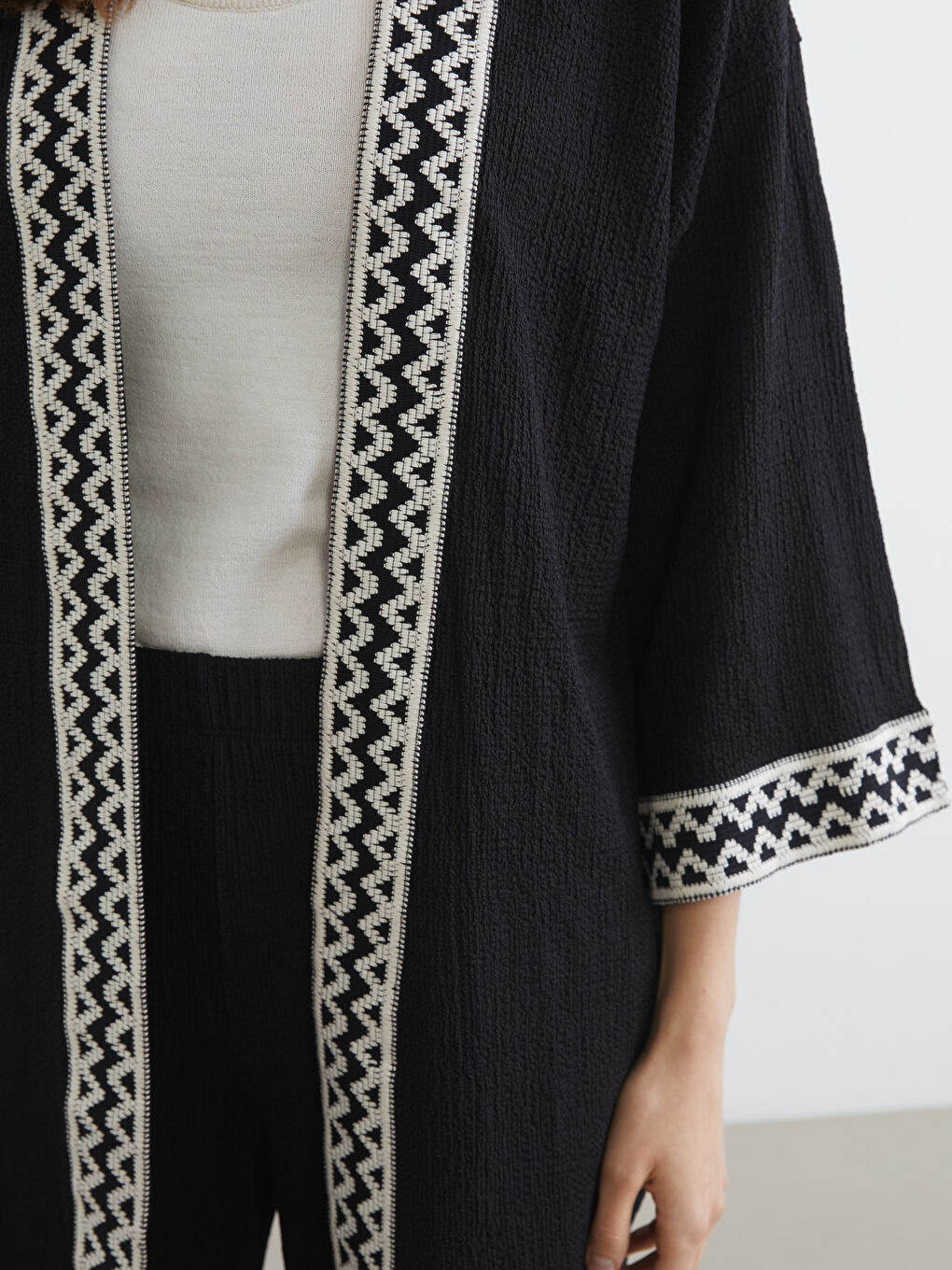 Woman BLACK Cardigan-2