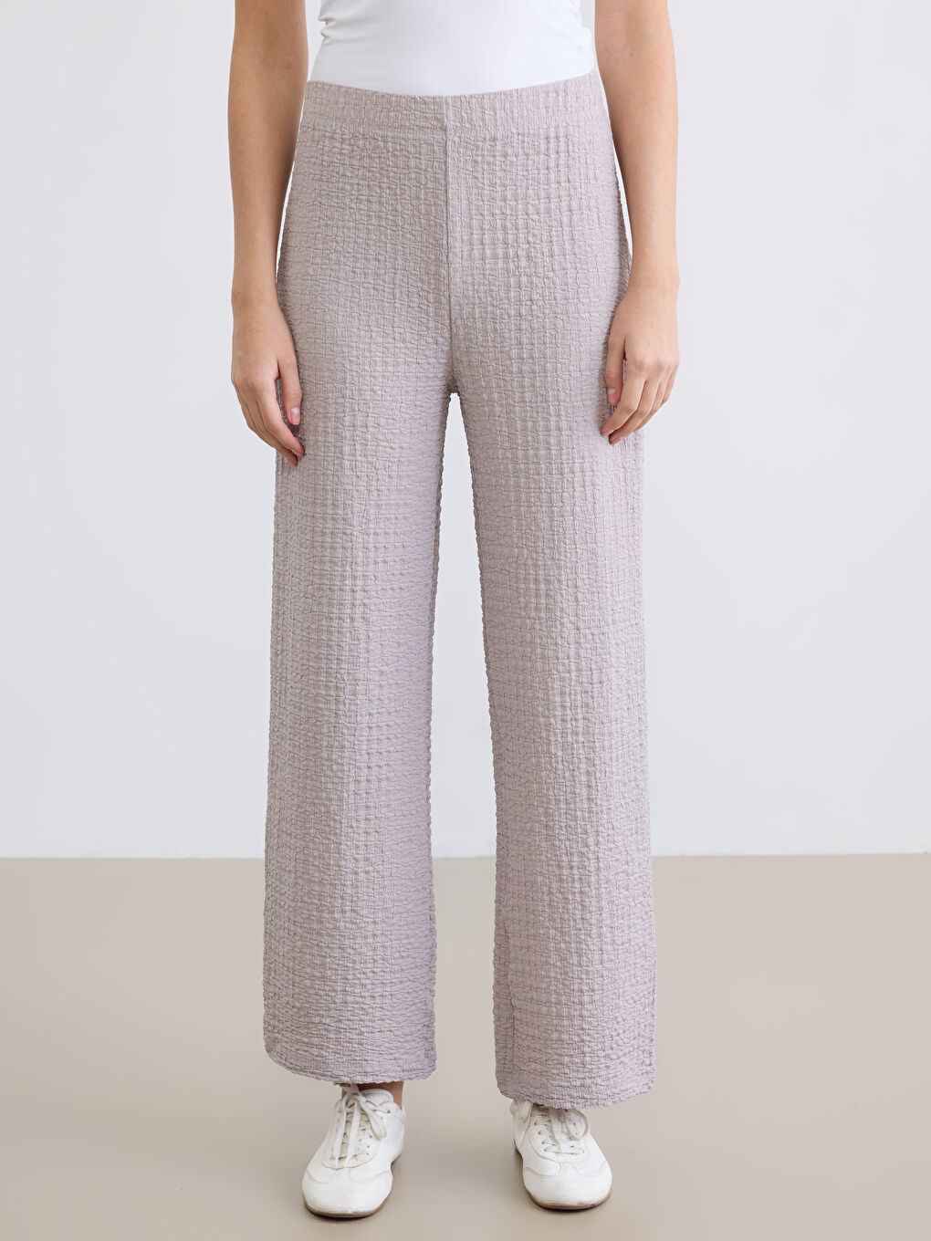 Gri Beli Lastikli Dokulu Geniş Paça Kadın Pantolon-1