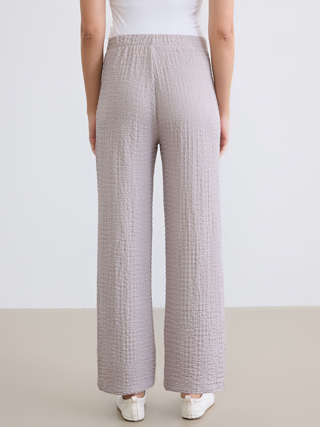 Gri Beli Lastikli Dokulu Geniş Paça Kadın Pantolon-3