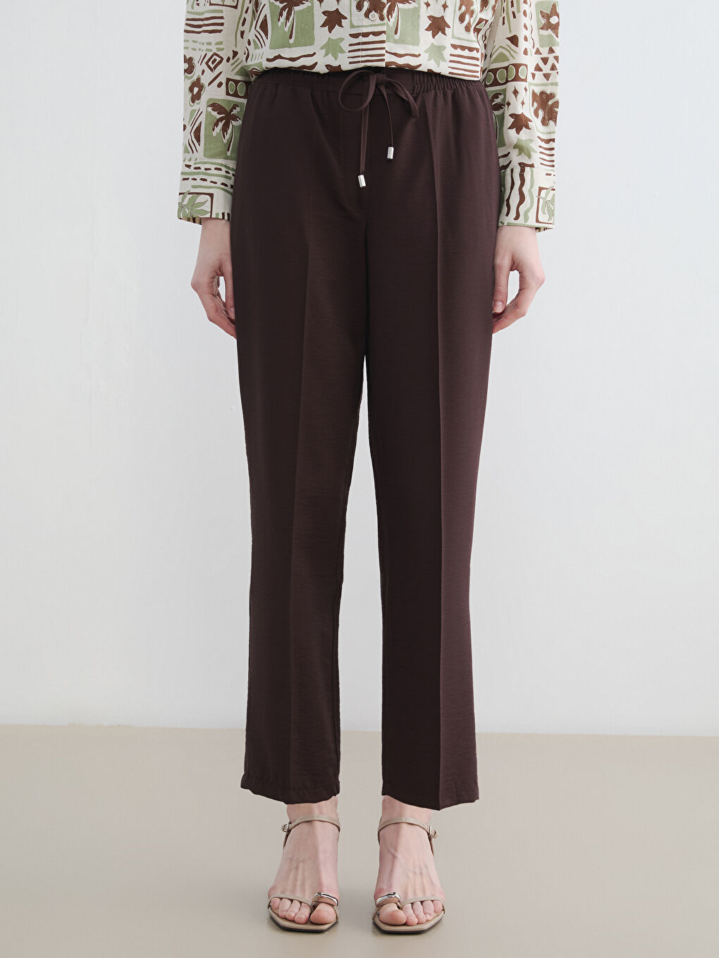 Kahverengi Beli Lastikli Havuç Kesim Kadın Pantolon-1