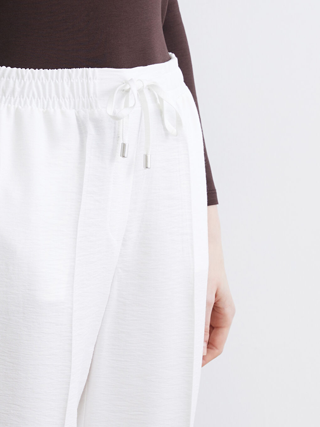 Effortless style meets everyday comfort in our Carrot Fit Trousers, designed with a flattering elasticated waist.-2