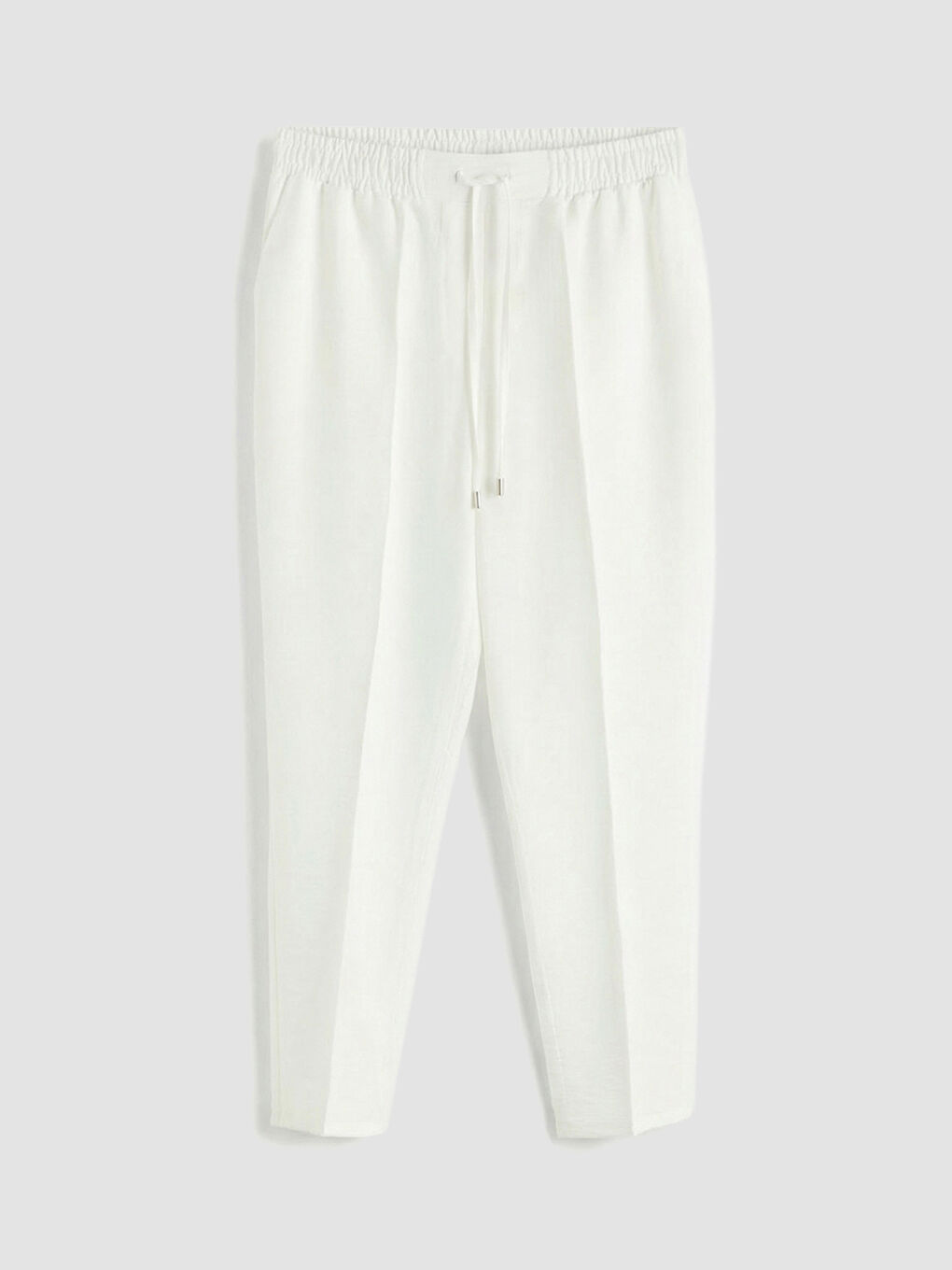 Effortless style meets everyday comfort in our Carrot Fit Trousers, designed with a flattering elasticated waist.-4