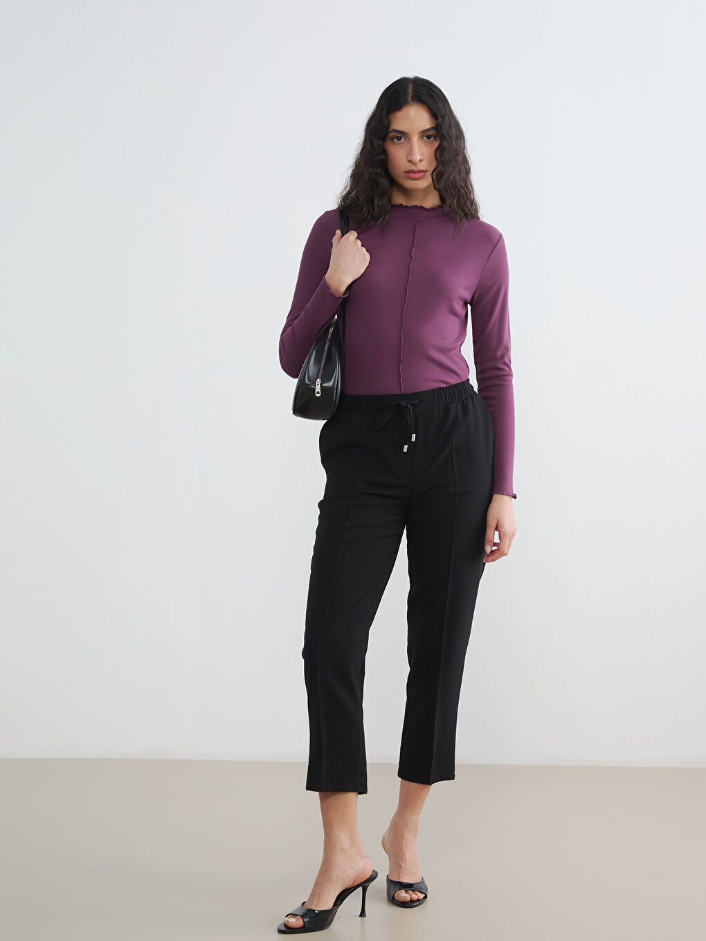 Siyah Beli Lastikli Havuç Kesim Kadın Pantolon