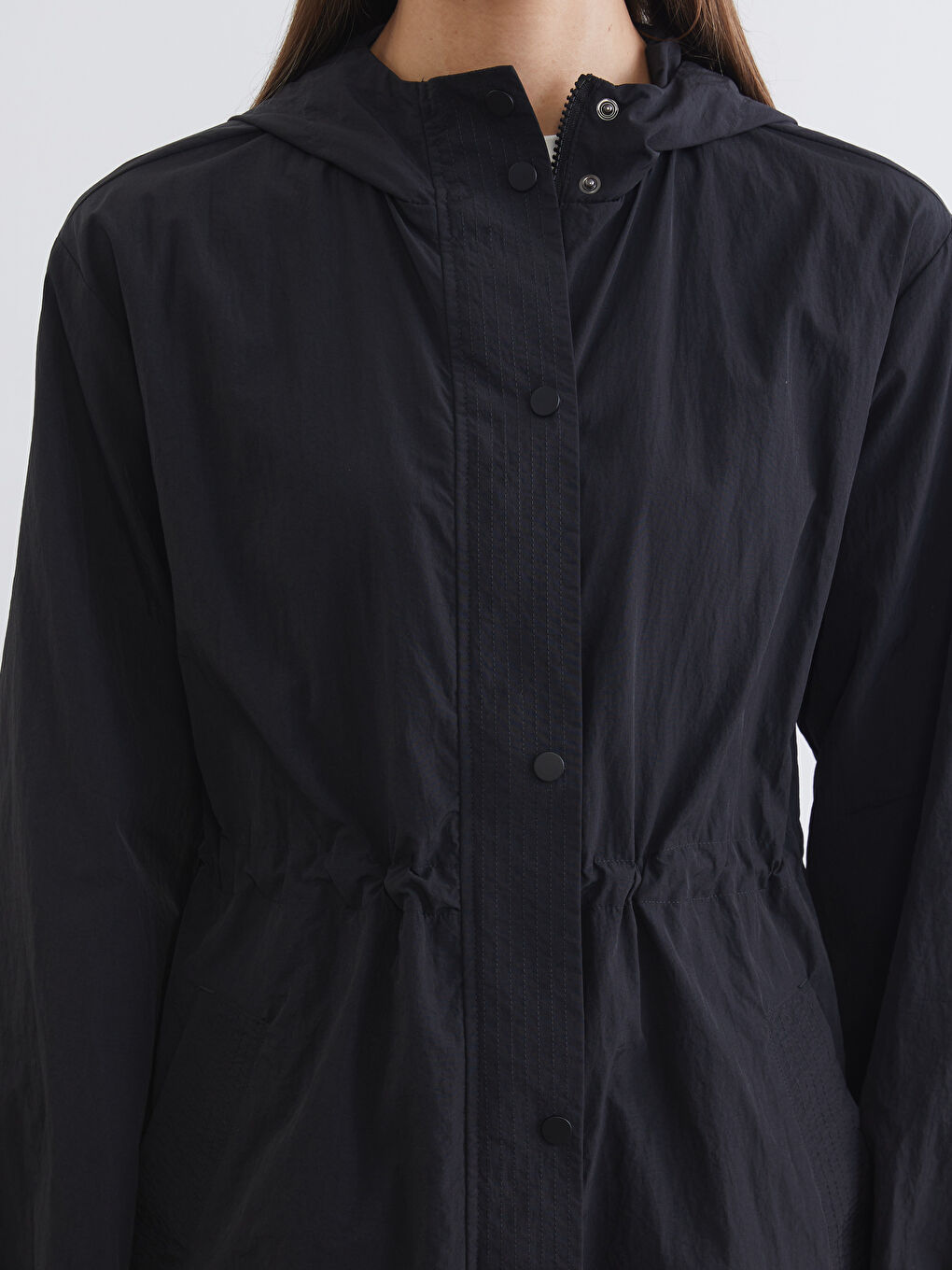 Siyah Kapüşonlu Kadın Yağmurluk-2