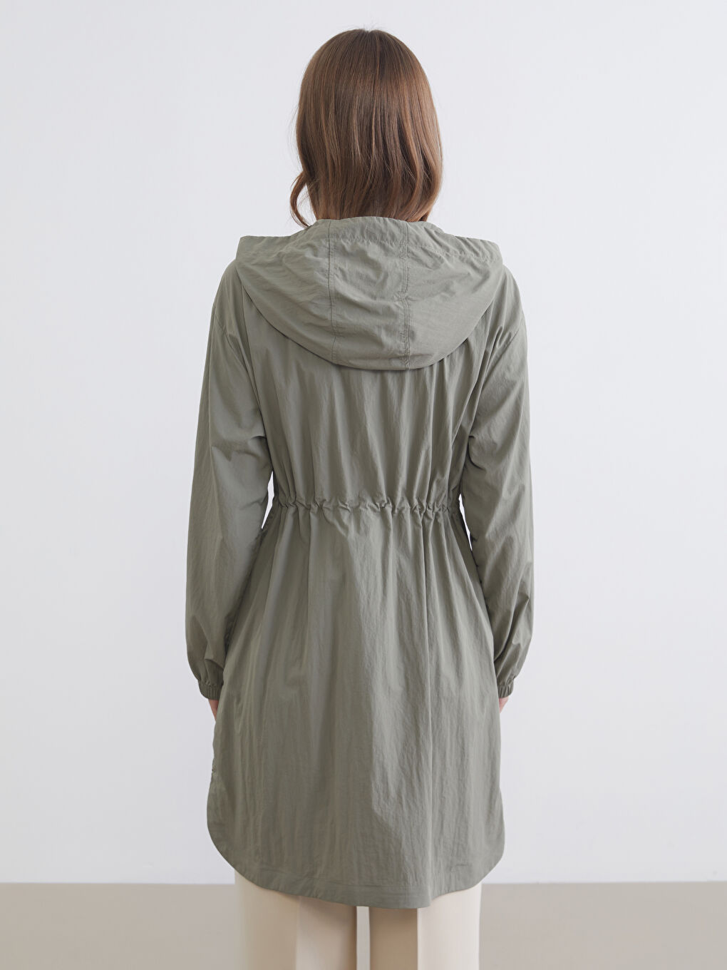 Yeşil Kapüşonlu Kadın Yağmurluk-4