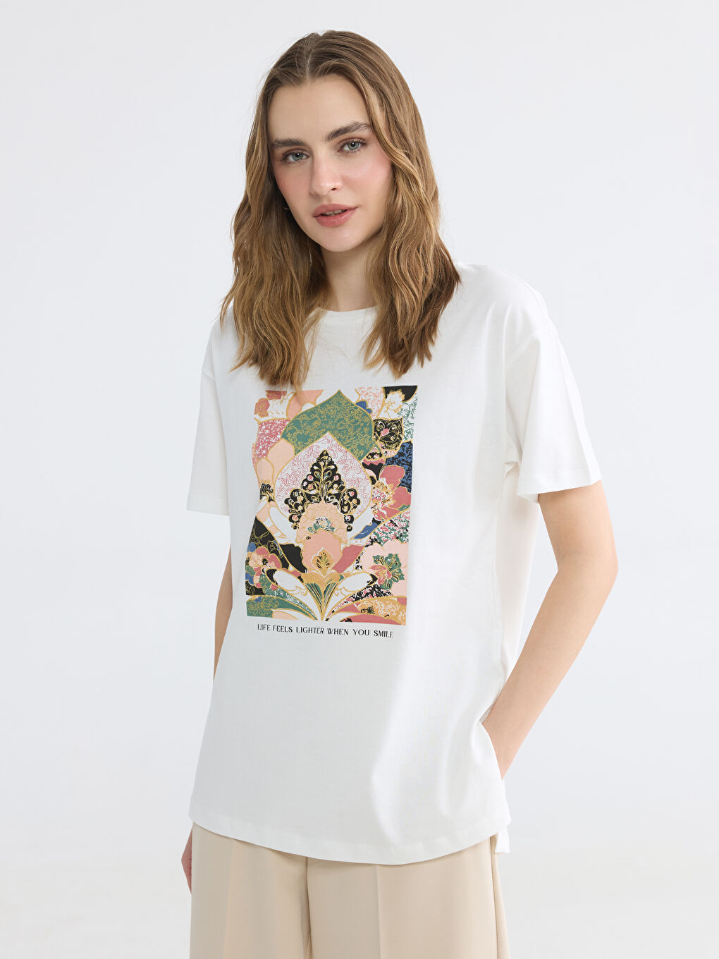 تي شيرت نسائي مطبوع بياقة دائرية