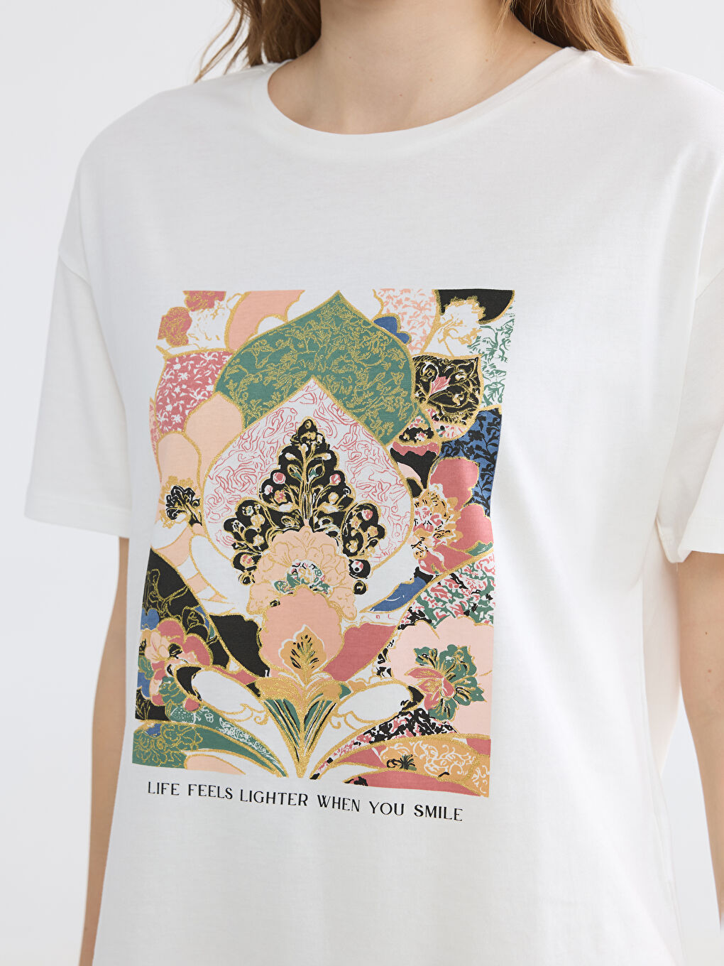 تي شيرت نسائي مطبوع بياقة دائرية-2