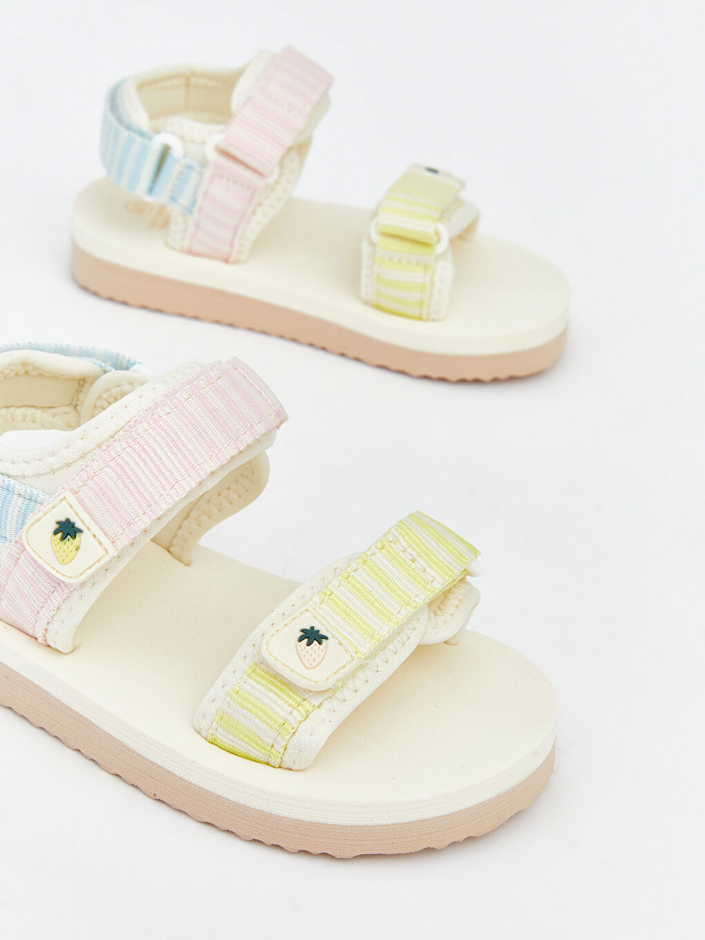 صنادل بنات بلون متداخل مع غلق ڤيلكرو-2