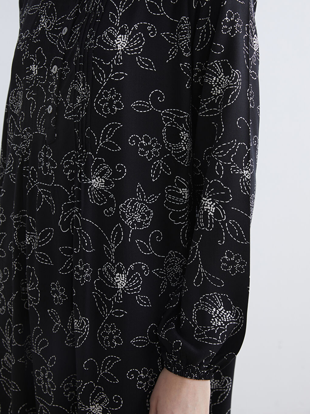 Siyah Hakim Yaka Desenli Elbise-2