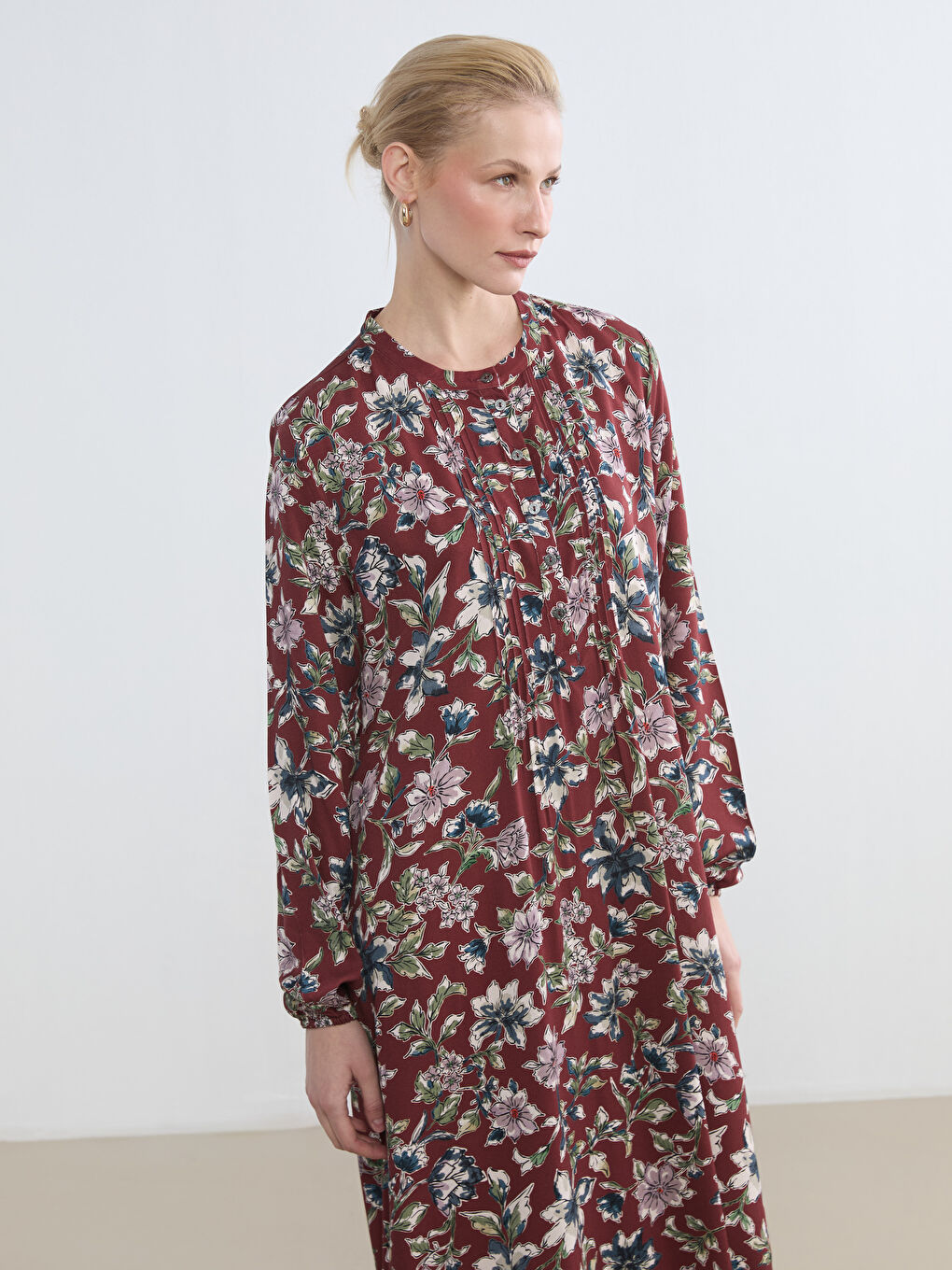 فستان أحمر امرأة-1