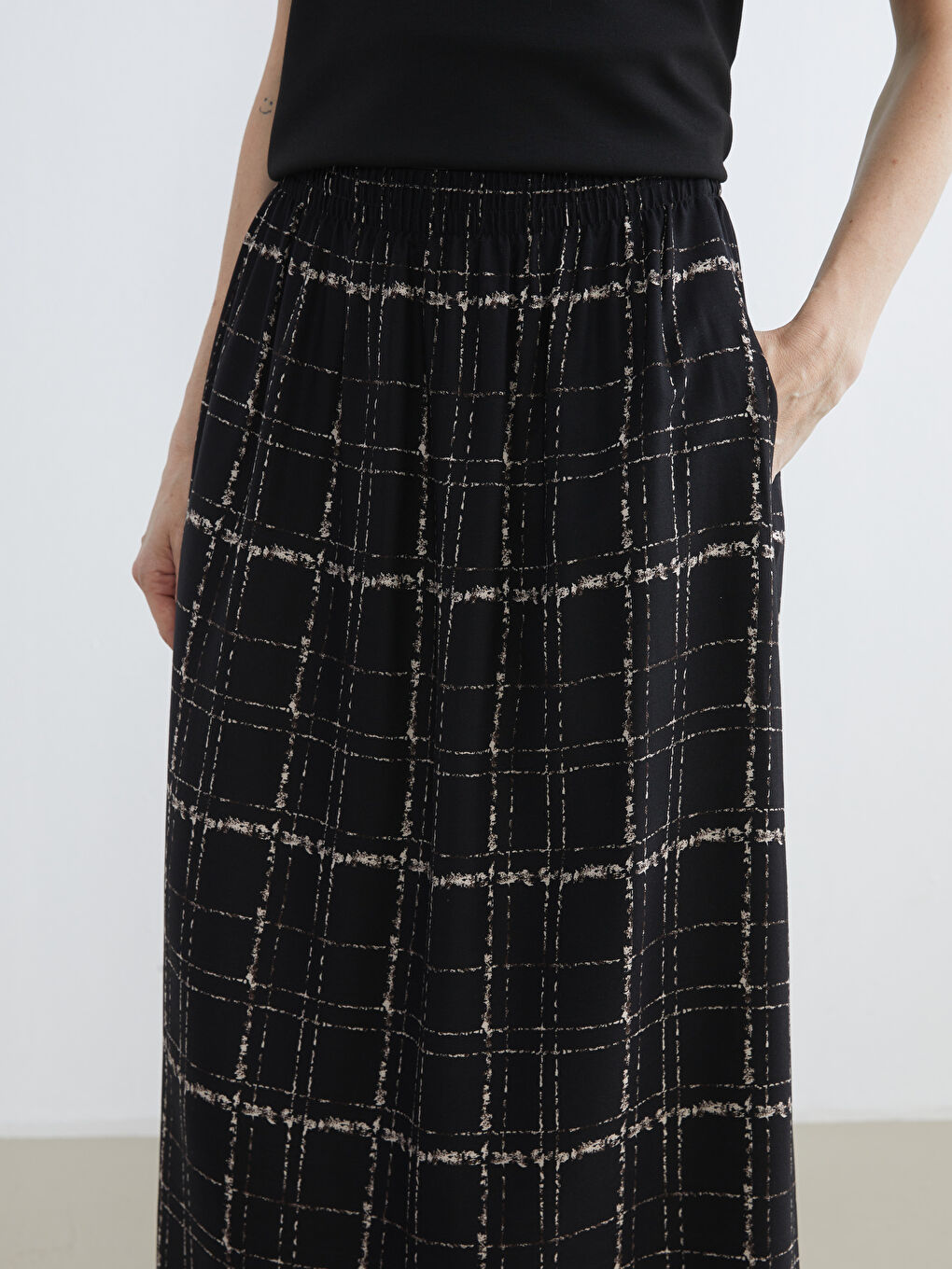 Siyah Beli Lastikli Desenli Belmando Kloş Etek-2