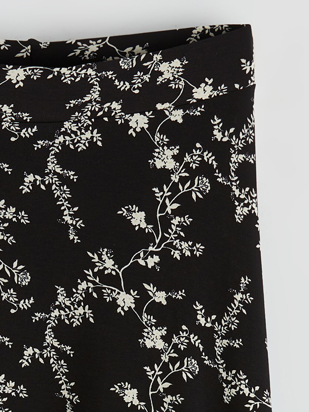 Siyah Beli Lastikli Çiçekli A Kesim Etek-1