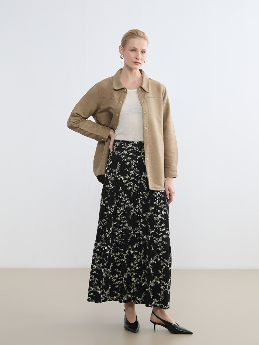 تەنورە ڕه‌ش ژن