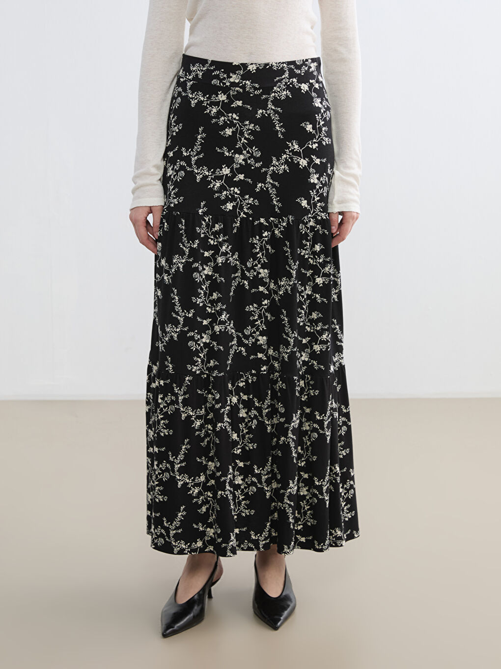 تەنورە ڕه‌ش ژن-1