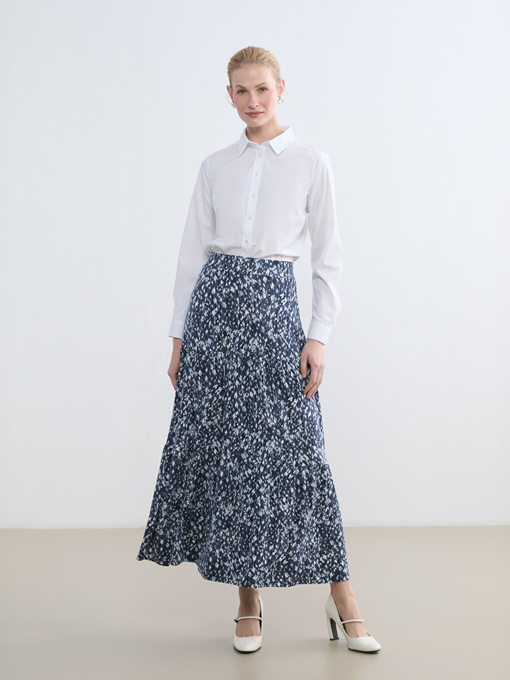 تەنورە شینی تۆخ ژن