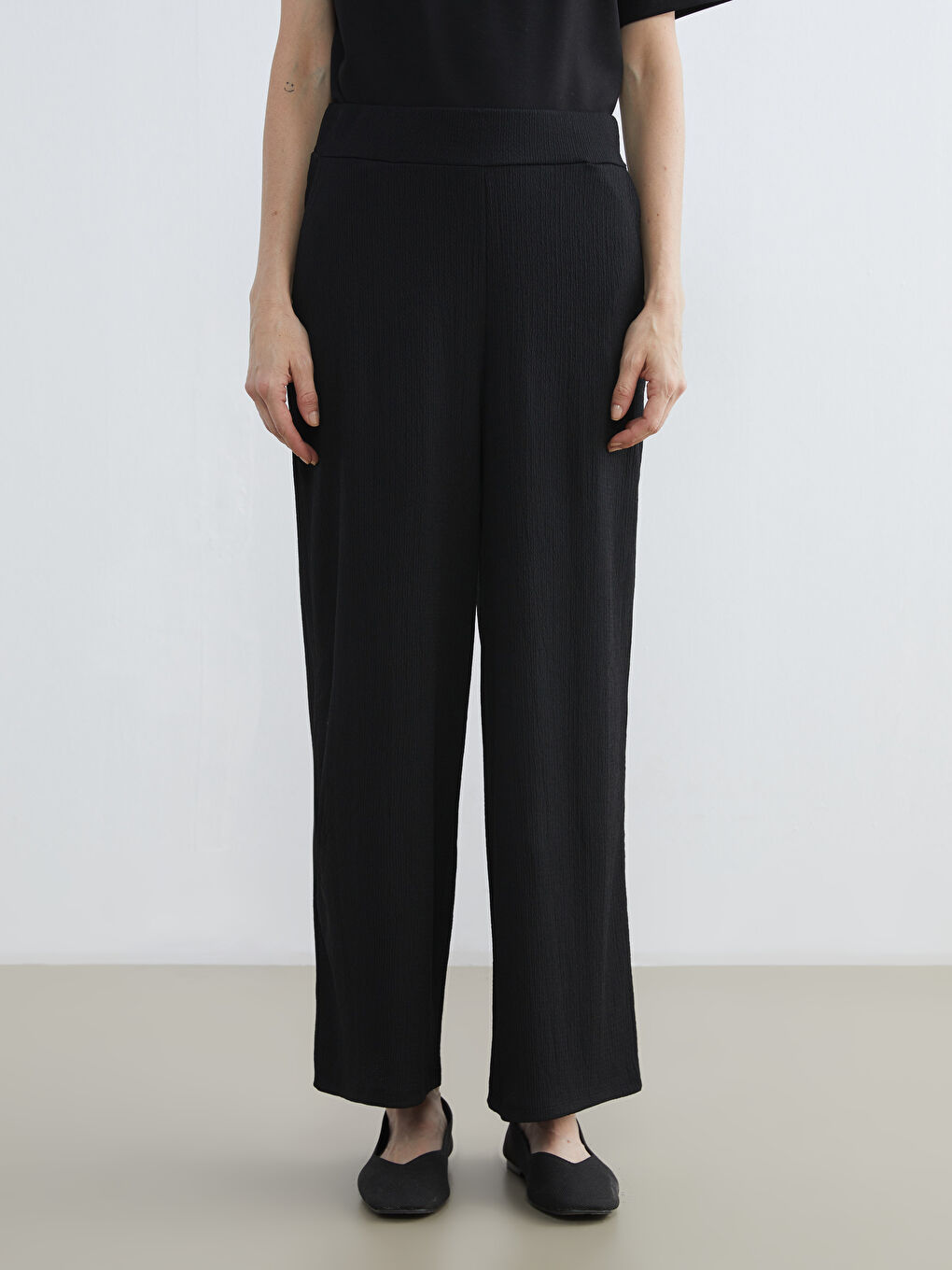 Siyah Beli Lastikli Dokulu Geniş Paça Kadın Pantolon-1