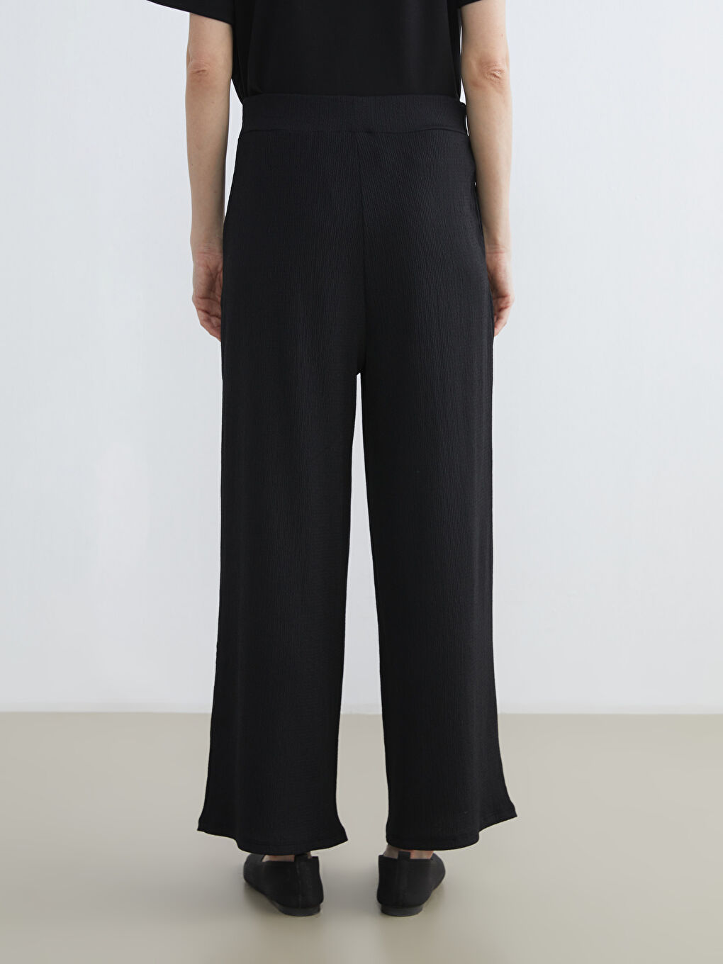 Siyah Beli Lastikli Dokulu Geniş Paça Kadın Pantolon-3