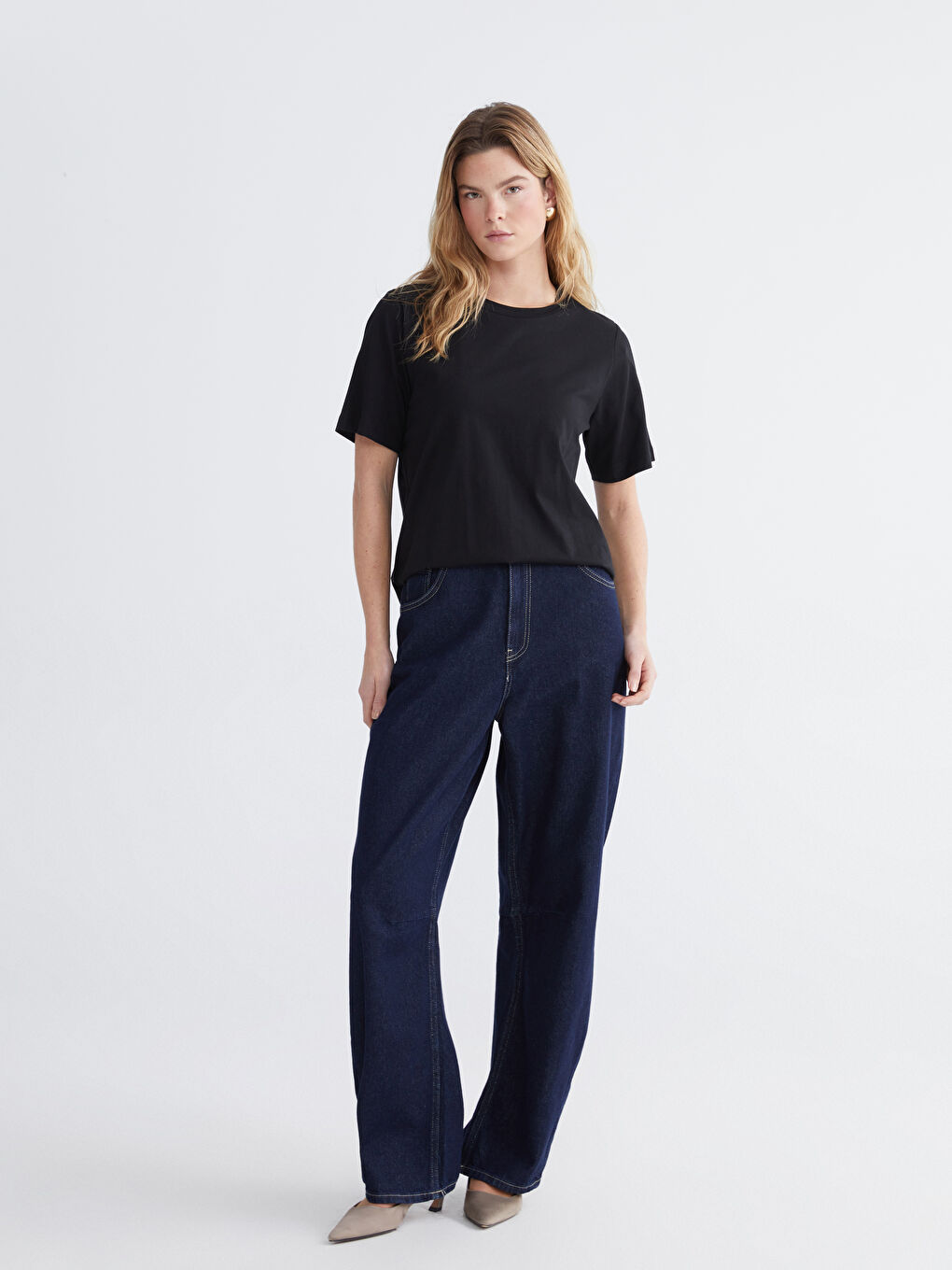 Siyah Bisiklet Yaka Kadın Tişört-1