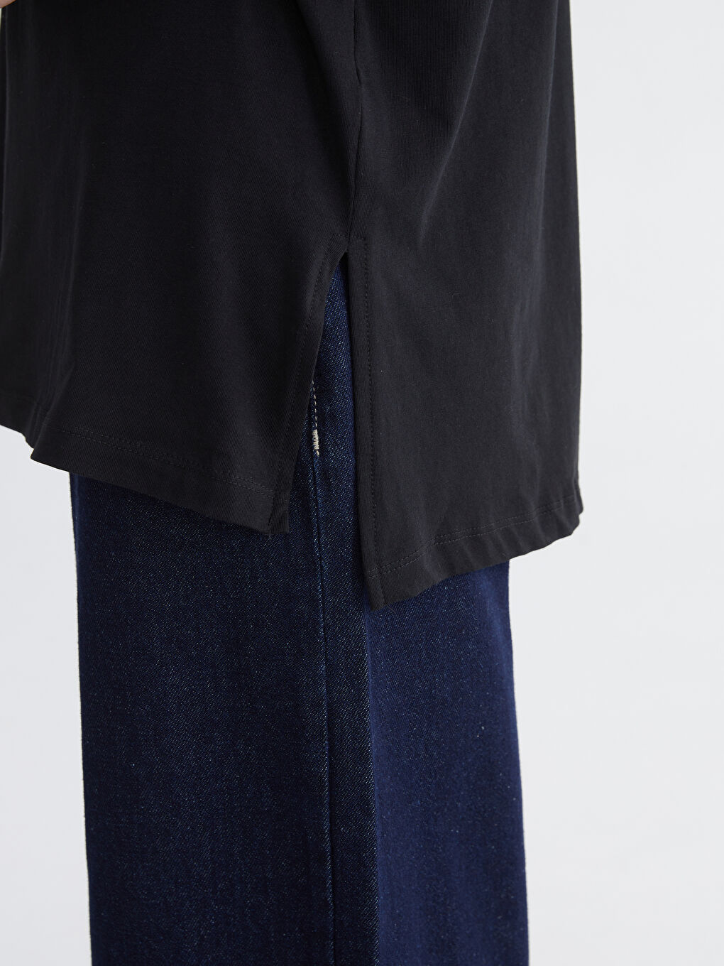 Siyah Bisiklet Yaka Kadın Tişört-2