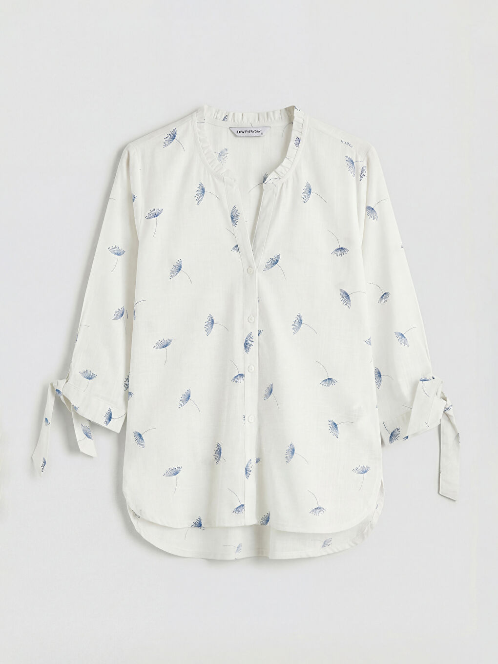 Женская вышитая рубашка с вырезом с выемкой