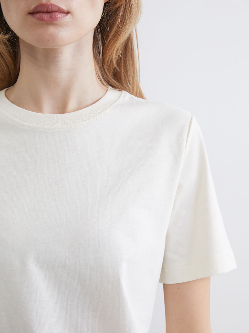 Bej Bisiklet Yaka Kadın Tişört-2