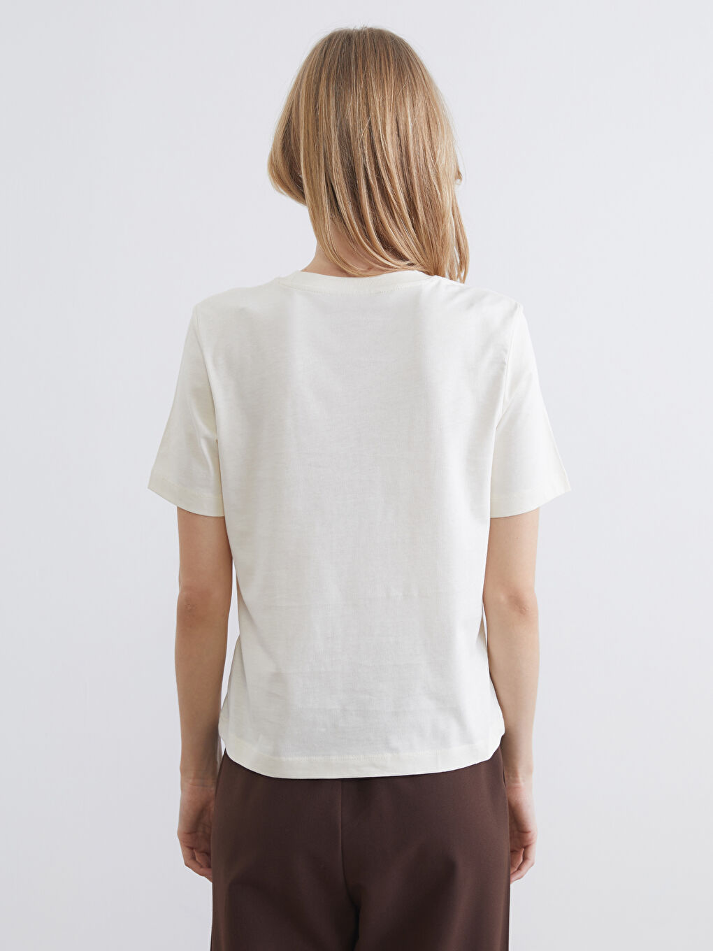 Bej Bisiklet Yaka Kadın Tişört-3