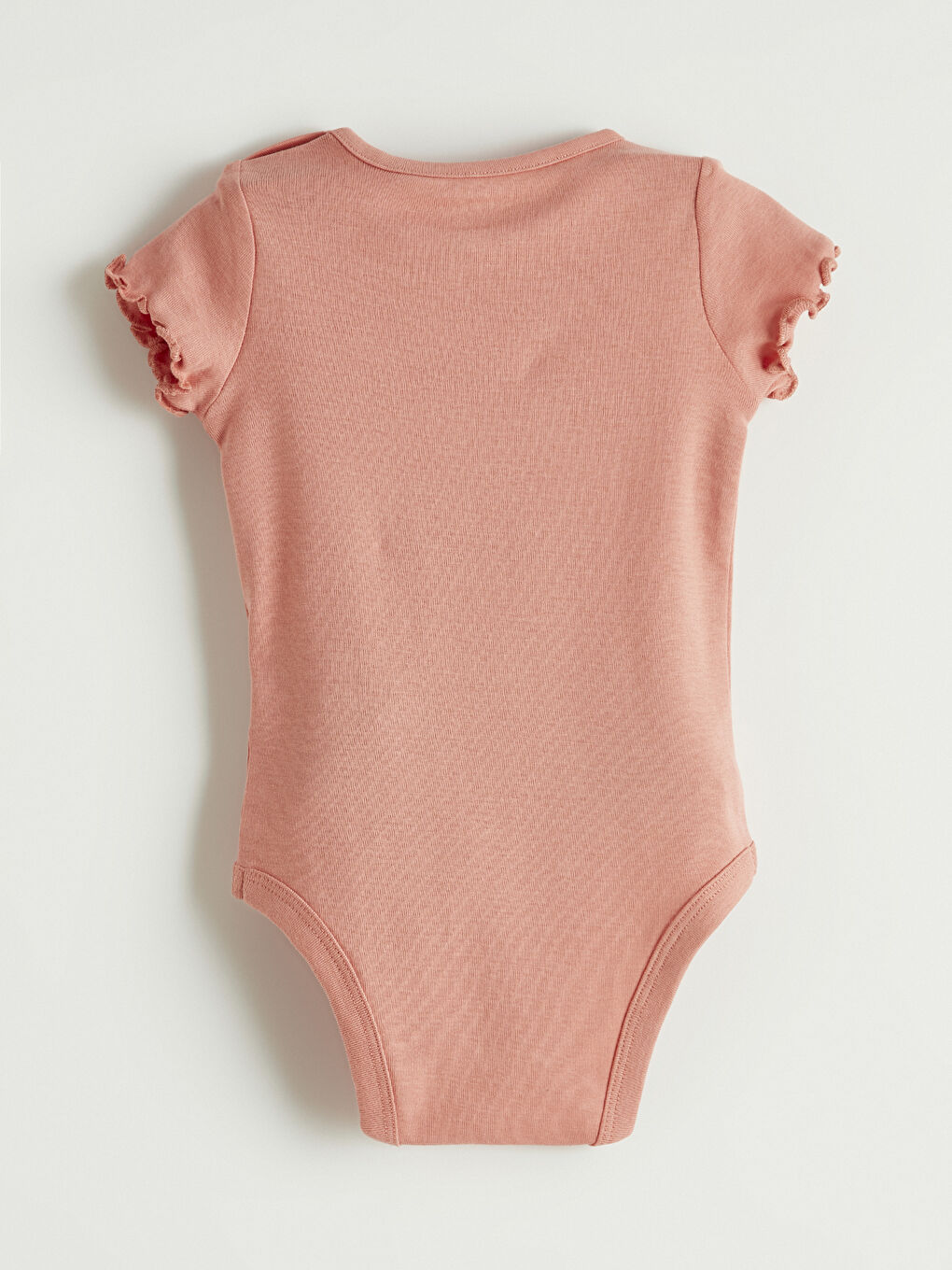 Two-piece ruffled baby girl snap-closure bodysuit.-3