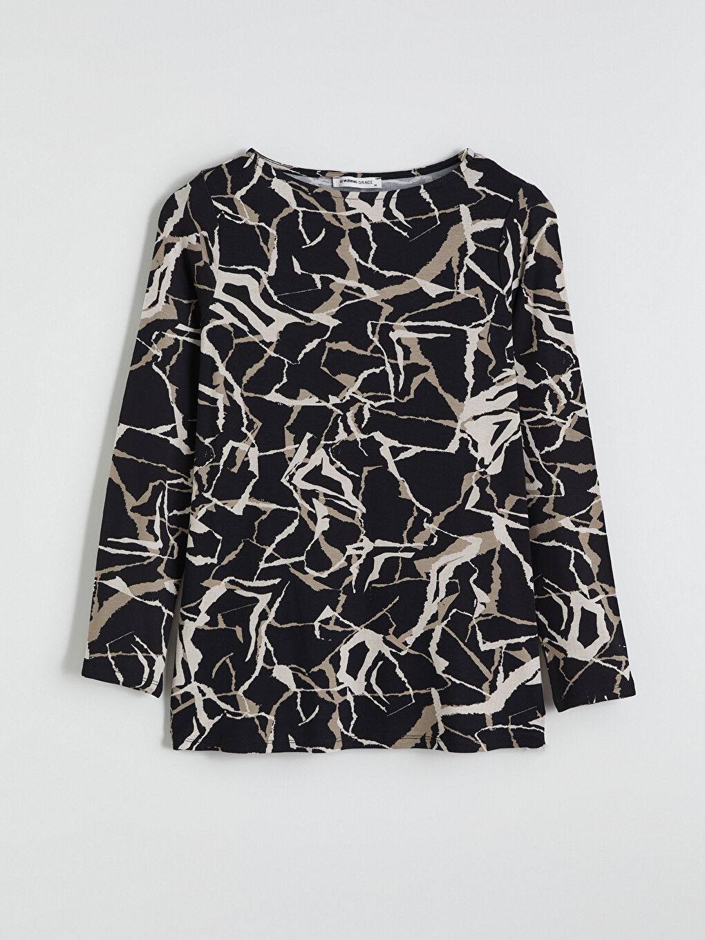 Siyah Kayık Yaka Desenli Kadın Tişört-4