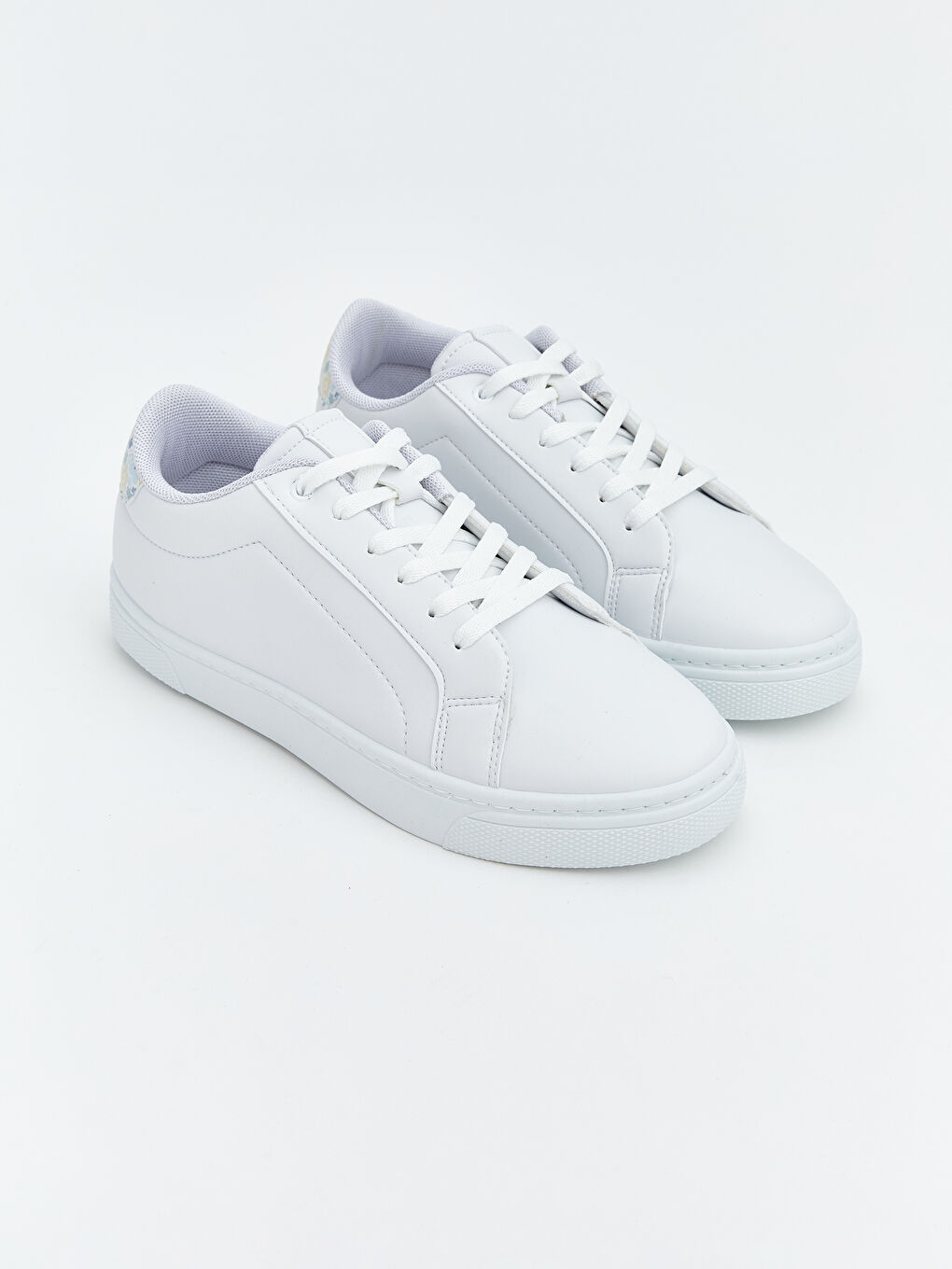 Beyaz Bağcıklı Kadın Spor Ayakkabı