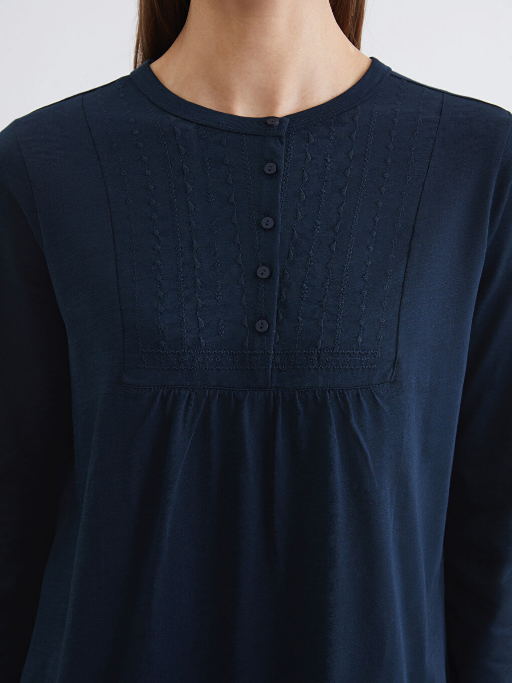 Lacivert Bisiklet Yaka Nakışlı Bluz-2