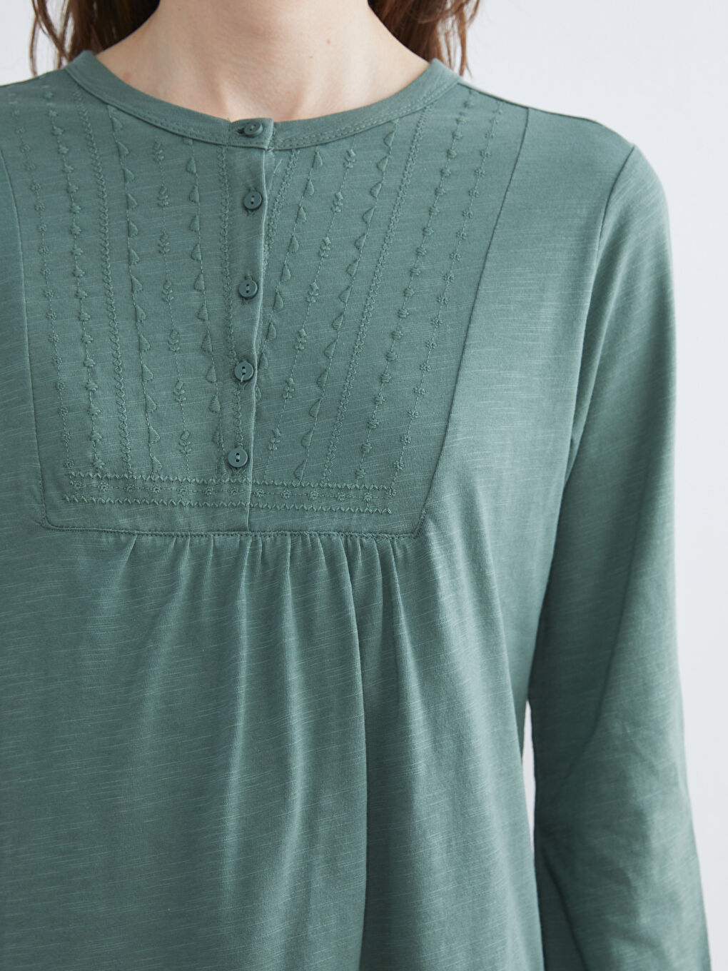 Yeşil Bisiklet Yaka Nakışlı Bluz-2