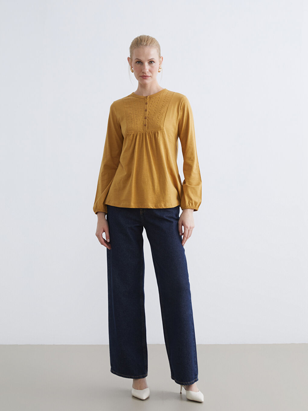 Sarı Bisiklet Yaka Nakışlı Bluz	-1