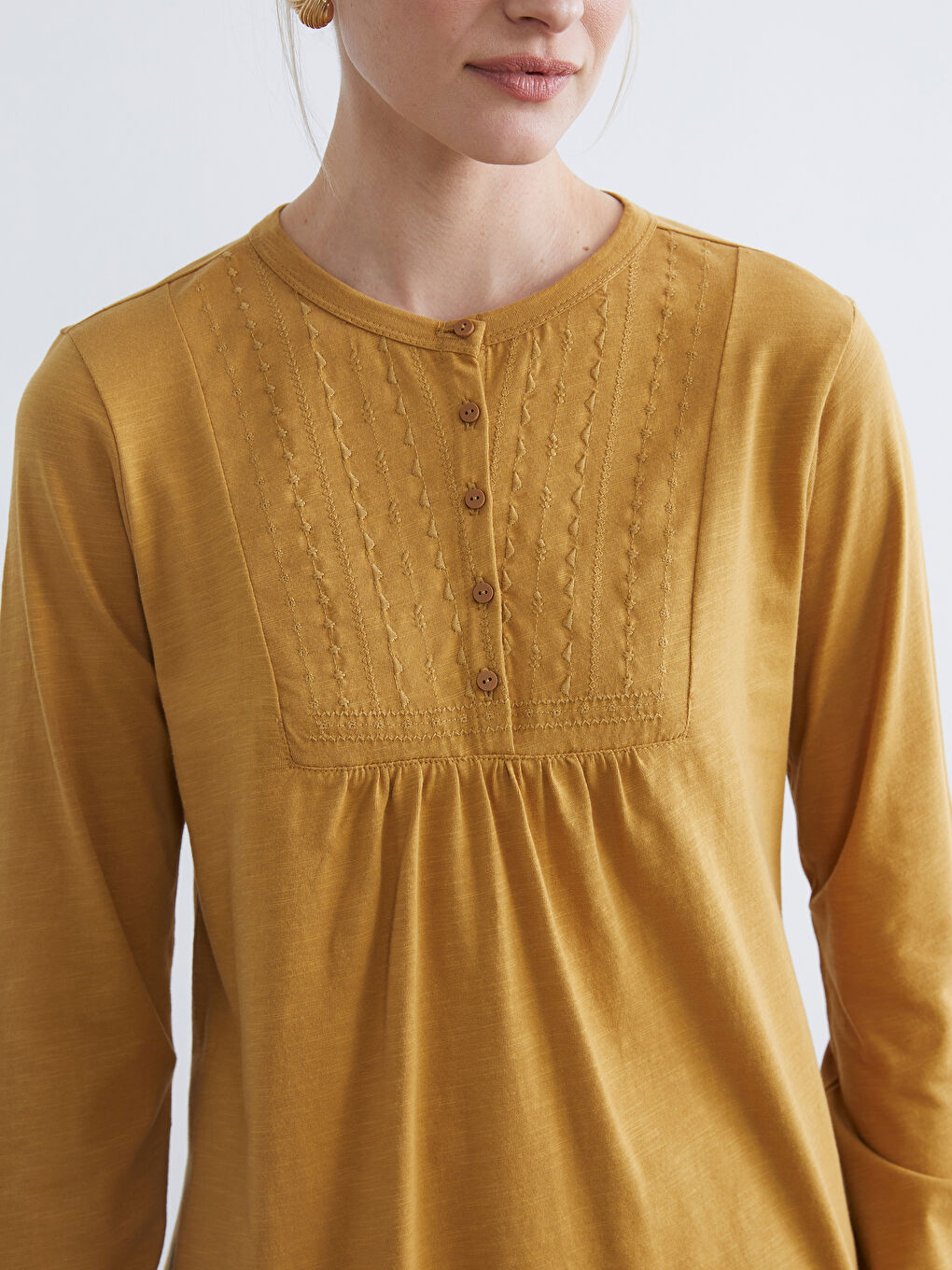 Sarı Bisiklet Yaka Nakışlı Bluz	-2