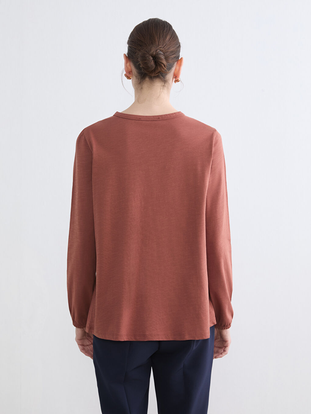 Kahverengi Bisiklet Yaka Nakışlı Bluz	-3